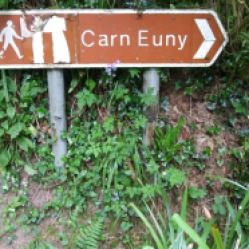 signpost-to-carn-euny-site
