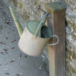 Handy watering can