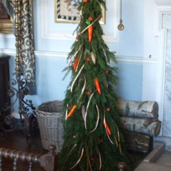 Dining room tree decorated with carrots 1